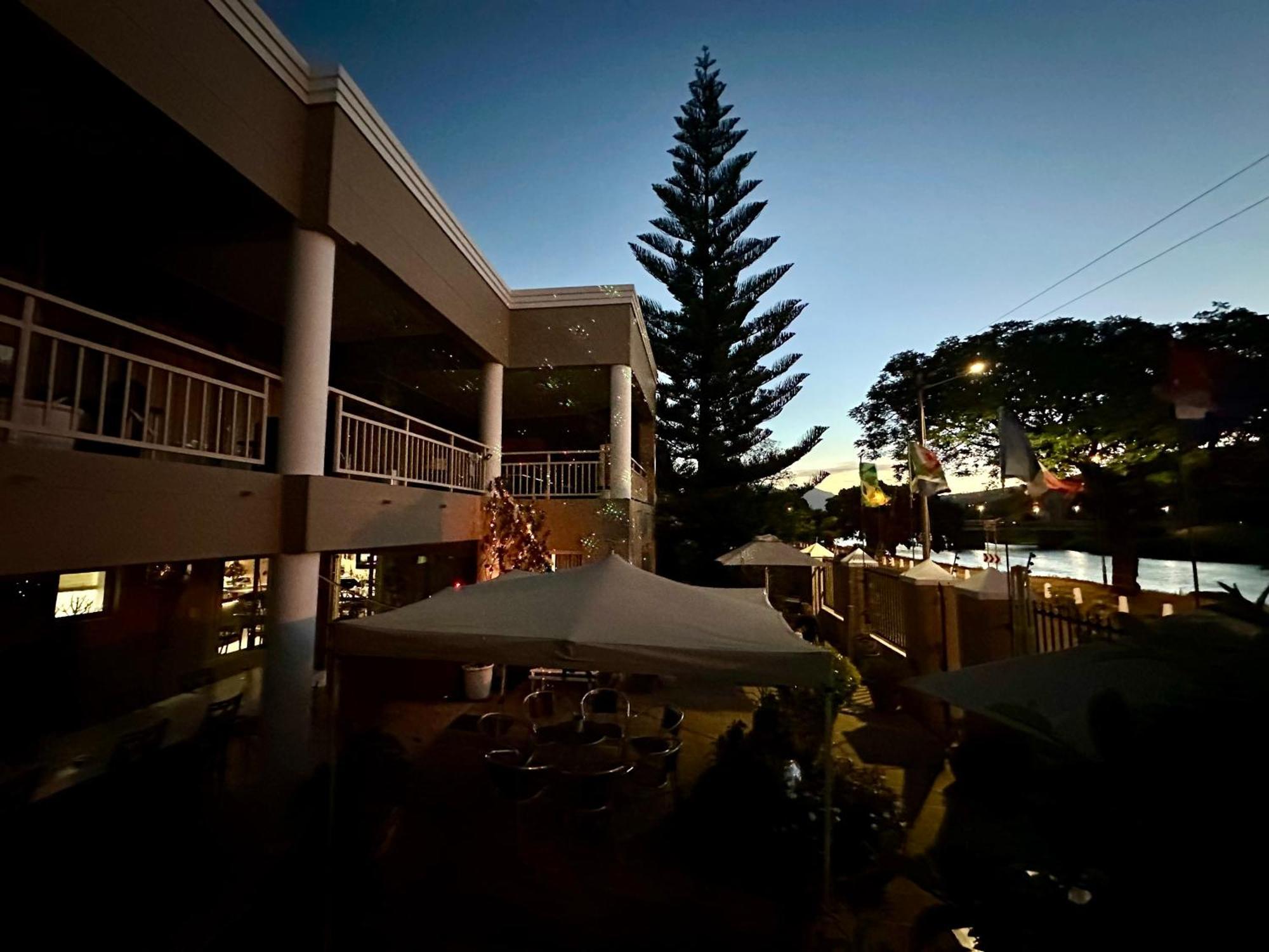 Sunset Boulevard Riverlodge Парл Экстерьер фото
